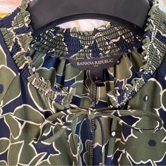Banana Republic Green Floral Dress Size 2 Short Sleeve Smocked Neckline - Picture 3 of 8